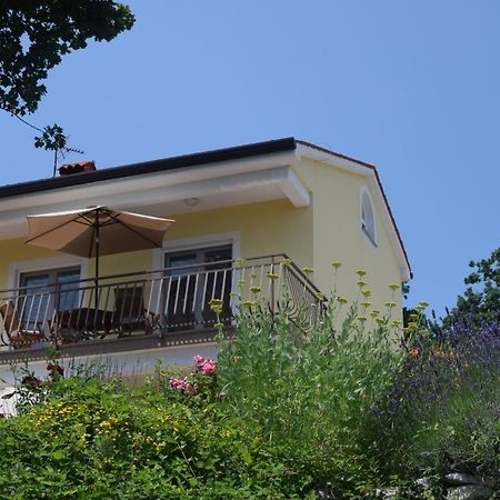 Apartments Sandra Брсеч Экстерьер фото