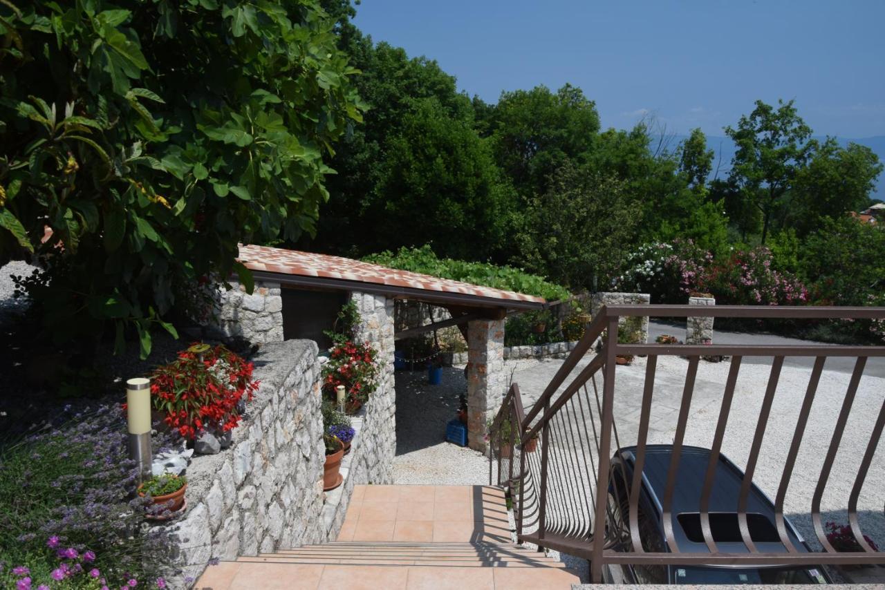 Apartments Sandra Брсеч Экстерьер фото