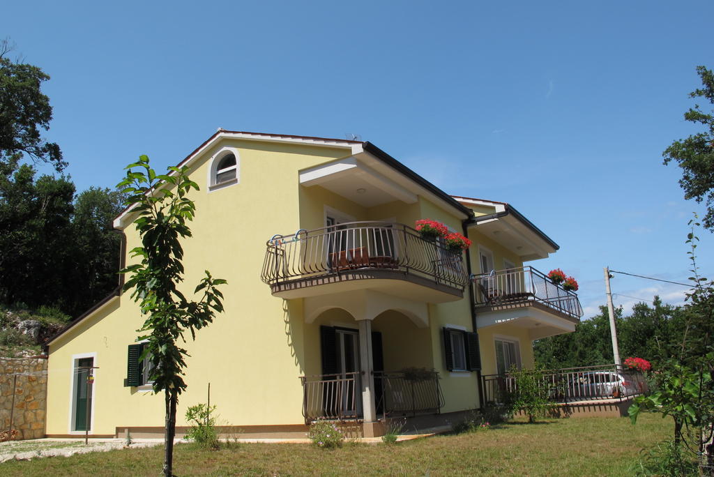 Apartments Sandra Брсеч Экстерьер фото